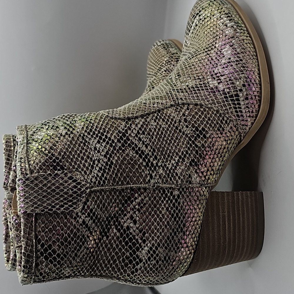 Very G  Snakeskin Ankle Boots - Multicolor SIZE 7.5 - Picture 3 of 7